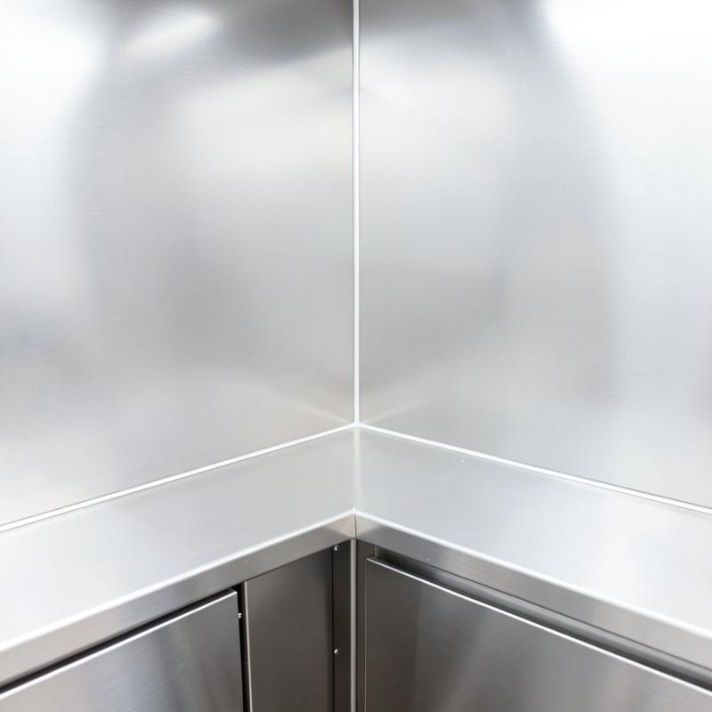 Cocina comercial limpia y tratada